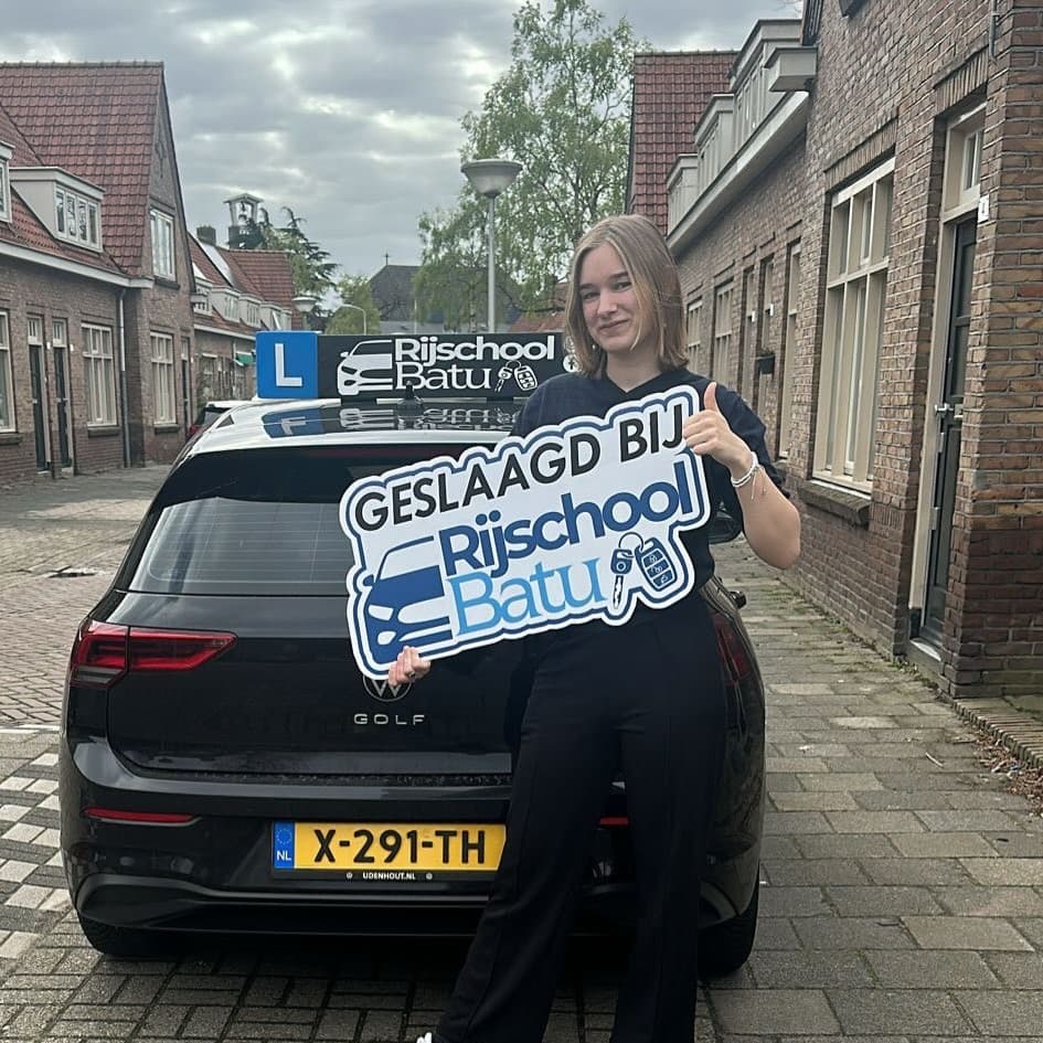 Geslaagde leerling bij Rijschool Batu